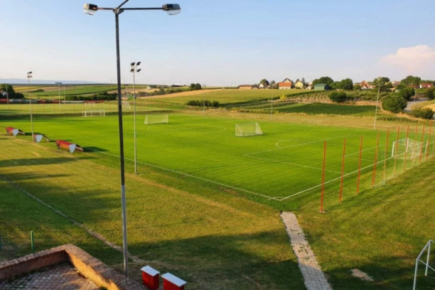 DERBI JESENJEG DELA PRVENSTVA: Sloven u Rumi dočekuje lidera na tabeli, Železničar iz Inđije!