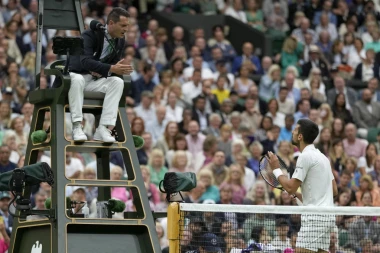 ĐOKOVIĆ POKRADEN PROTIV SINERA: Sramna odluka sudije - svi su se UROTILI protiv Novaka!