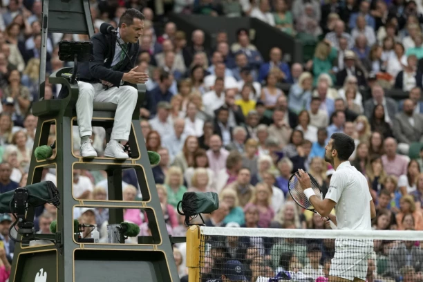 ĐOKOVIĆ POKRADEN PROTIV SINERA: Sramna odluka sudije - svi su se UROTILI protiv Novaka!