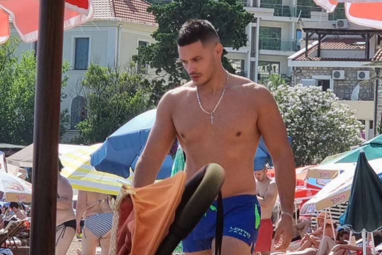 Marko Marković paparaco na moru