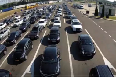 STANJE NA PUTEVIMA I GRANIČNIM PRELAZIMA: Na pojedinim deonicama izmenjen saobraćaj!