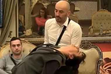 UZNEMIRUJUĆE SCENE POKOJNE VOLJENKE ILIĆ: Nadrilekar pokušavao da spasi njenu dušu, ona ispuštala jezive urlike, grčila se i plakala!