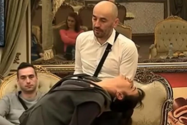 UZNEMIRUJUĆE SCENE POKOJNE VOLJENKE ILIĆ: Nadrilekar pokušavao da spasi njenu dušu, ona ispuštala jezive urlike, grčila se i plakala!