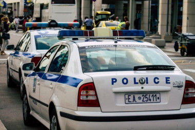 SRBIN UHAPŠEN USRED GRČKE! Policija zaustavila auto - PRIVELI ga momentalno kada su videli ŠTA PREVOZI