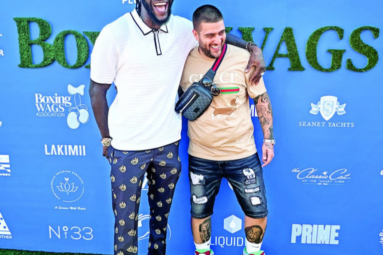 Adam Lakimi i bokserski šampion Bomber