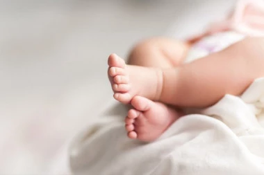 NAJTRAGIČNIJA PRIČA IZ GAZE: Lekari nisu mogli da spasu sedmomesečnu bebu - u tišini su je položili na telo poginule majke