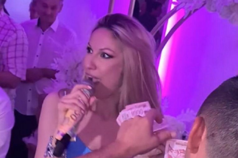 Rada Manojlović nastup