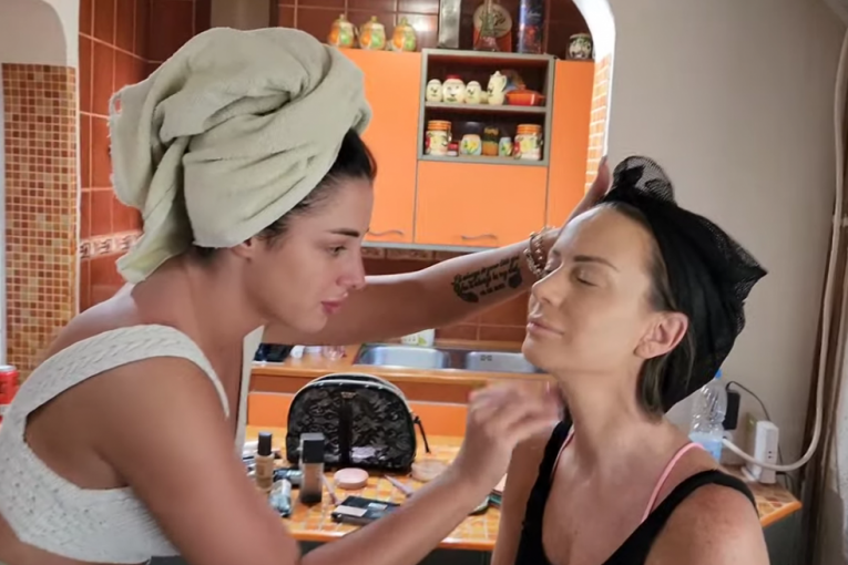 Jovana šminka Suzanu