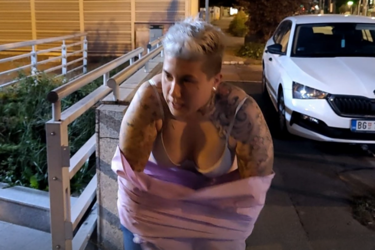 Jovana Tomić Matora se skida ispred Pinka