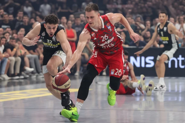 PARTIZANU I CRVENOJ ZVEZDI MERIDIANBET NISMO NI DO KOLENA: Predsednik ljutog rivala priznao da nemaju šta da traže na terenu