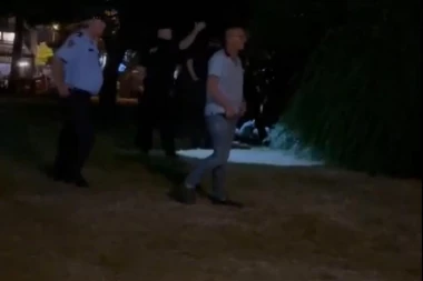 PUCNJAVA U BUDVI! Vlasnik lokala ispraznio šaržer u LEĐA muškarca - odmah je UHAPŠEN (VIDEO)