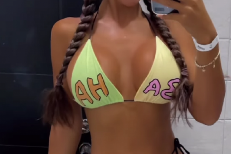 Aleksandra Subotić na plaži