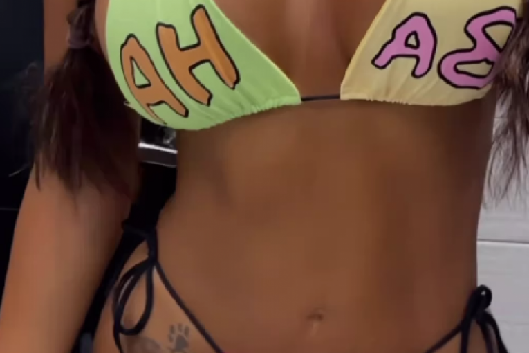 Aleksandra Subotić u minijaturnom bikiniju