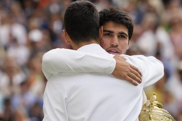 NOLE, HAJDE DA SE SLIKAMO: Alkaraz posle sparinga objavio fotku s Đokovićem iz Pariza!