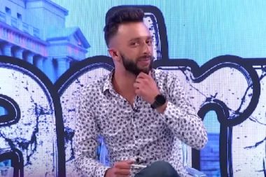 VODITELJA PINKA STIGLE KLETVE I CRNA MAGIJA: Darko Tanasijević napustio Srbiju, pa mu problemi pokucali na vrata, za sve okrivio koleginicu!