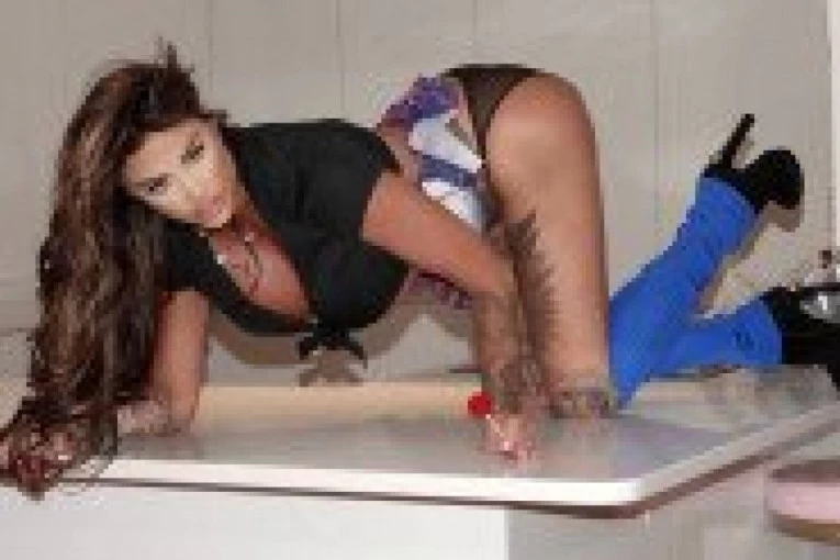 PROGOVORILA MAJKA ŽENE KOJA JE OPSEDNUTA ESTETSKIM OPERACIJAMA: Moja ćerka ima mentalni poremećaj, nije normalno to što radi sopstvenom telu! (FOTO)