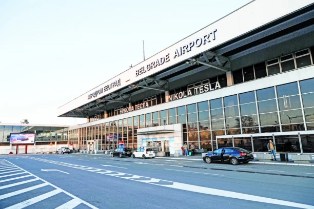 GRCI ULAZE NA AERODROM "NIKOLA TESLA": Traže radnike za opsluživanje putnika, trka za još jednog većeg hendlera i dalje otvorena