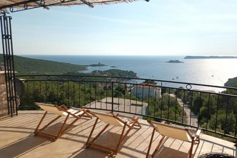 Nina Janković iznajmila vilu u Crnoj Gori