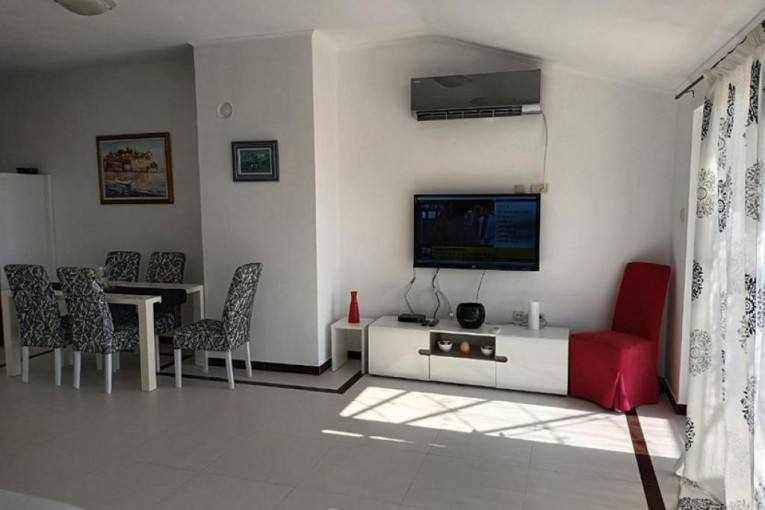 Nina Janković iznajmila vilu u Crnoj Gori