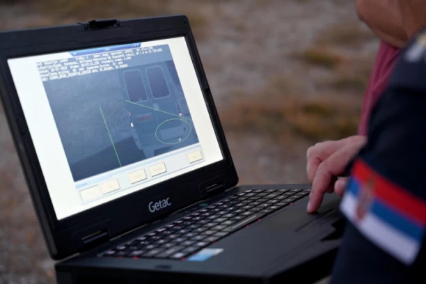 VOZAČI OPREZ! Na ulicama DUAL RADARI, detektuju prekoračenje brzine više vozila istovremeno: Od aprila "uhvatili" više od 10.000 prekršaja