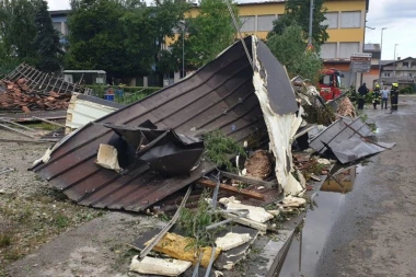 OVAKO MOŽETE NAPLATITI ŠTETU IZAZVANU NEVREMENOM: Dan posle oluje stiglo preko 300 odštetnih zahteva