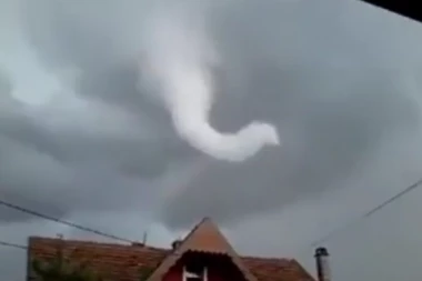 Ispravka: Snimak oluje iz Ripnja je iz 2016. godine, a ne iz jula 2023. godine