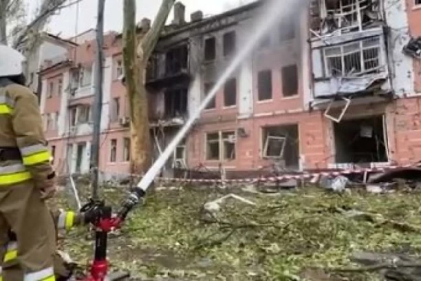 TREĆA NOĆ NAPADA NA ODESU I NIKOLAJEV: Rusi RASTURAJU lučku infrastrukturu, ali stradaju i CIVILI, u udarima povređeno najmanje 18 ljudi (VIDEO)