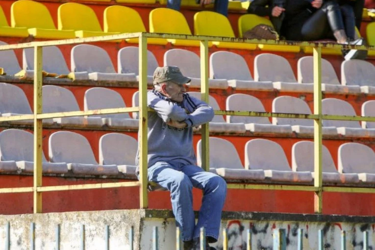 ZABRINUTOST NAVIJAČA SVE JE VEĆA: Nastavlja se osipanje igračkog kadra - ciljevi u novoj takmičarskoj godini postaju upitni!