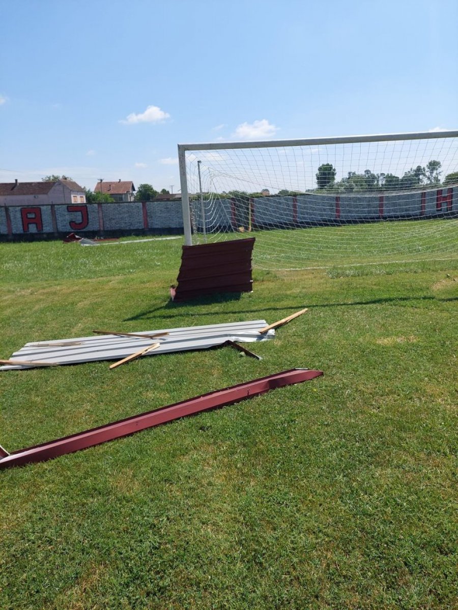 Oštećenja na stadionu FK Zmaj iz Noćaja