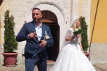 ŠA I VANJA SE VENČALI, PRVI PLES MLADENACA ISPED CRKVE: Pogledajte ekskluzivne snimke iz Kraljeva! (VIDEO)