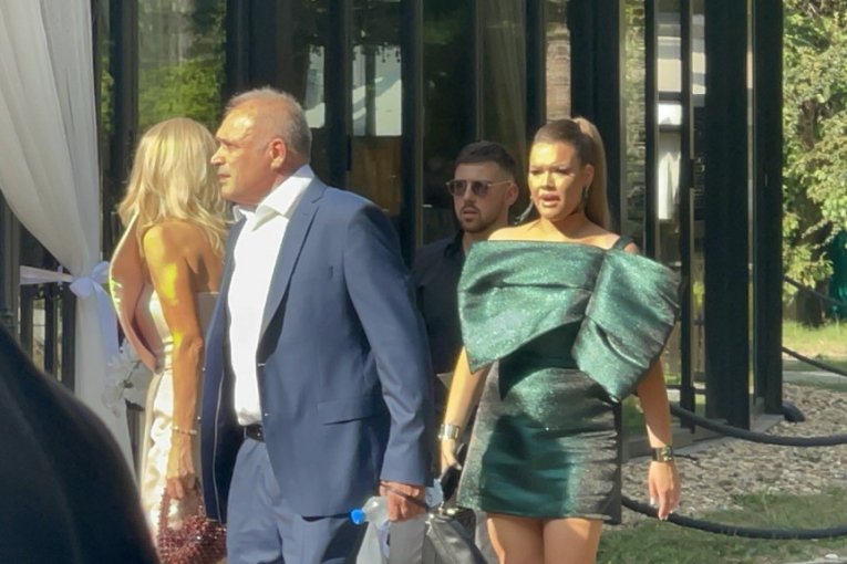 Roditelji i rođena sestra Marije Mikić