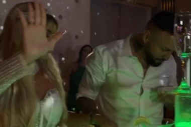 TRUBAČI I SVADBENA TORTA NA TRI SPRATA: Gala svadba Vanje i Ša dostigla VRHUNAC! (FOTO)