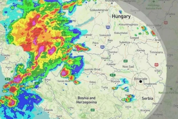 VALJEVO POGODIO JAK GRAD, NEVREME STIGLO U SRBIJU! Nad nebom se nadvio CRNI OBLAK, RHMZ upozorio građane na oluju! (VIDEO)