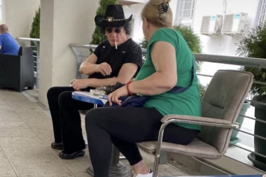 DRAMA U DOMU POZNATOG PEVAČA: Supruga zabrinuta za njegov život, mora da se ODREKNE OVOGA da bi bio živ!