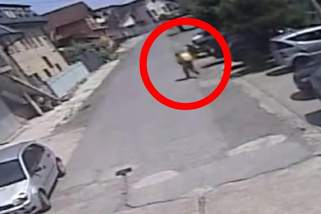 MILANA PRED KUĆOM U ZEMUNU IZREŠETAO PRERUŠENI DOSTAVLJAČ HRANE: Godinu dana od nemilosrdne likvidacije, sumnja se da je OVO motiv (UZNEMIRUJUĆI VIDEO)