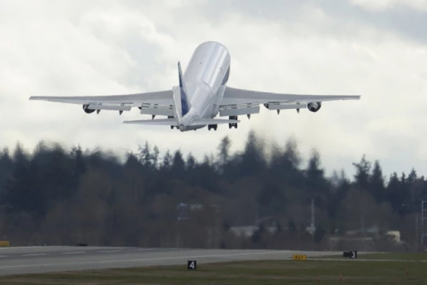 KOSTI KUPILI KARTU ZA AMERIKU! Otkriveno kad se ukrcava na avion - roditelji PRESREĆNI: Mislimo da će tamo na klinici dobro istražiti njegovu bolest!