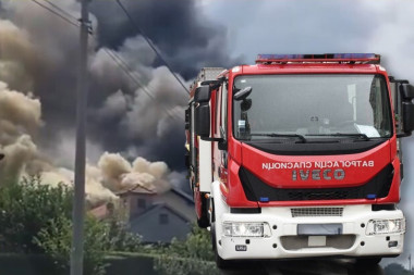 VELIKI POŽAR U DOBANOVCIMA: Zapalila se fabrika - dim kulja na sve strane, vatrogasci na terenu (VIDEO)