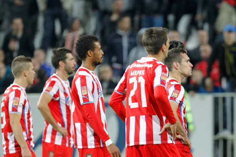 ZVANIČNO: Sa njim će defanzivna linija biti zacementirana - nekadašnji fudbaler Crvene zvezde parafirao ugovor!