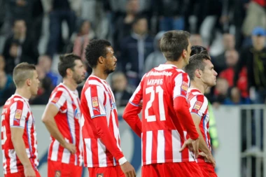 ZVANIČNO: Sa njim će defanzivna linija biti zacementirana - nekadašnji fudbaler Crvene zvezde parafirao ugovor!