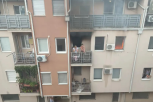 MOMAK I DEVOJKA BILI ZAKLJUČANI U STANU: Novi požar u Beogradu, vatra progutala stan u Krnjači (VIDEO)