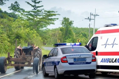 JOŠ JEDNA JEZIVA NESREĆA: Muškarac poginuo kod Bajmoka - naleteo automobilom na traktorsku prikolicu!