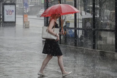 CRNO NAM SE PIŠE! ČAK 3 UPOZORENJA RHMZ! Ovi delovi Srbije na udaru nevremena, a evo i kad stiže još jedan temperaturni pakao