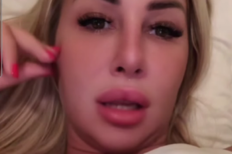 Maca Diskrecija operisala zadnjicu