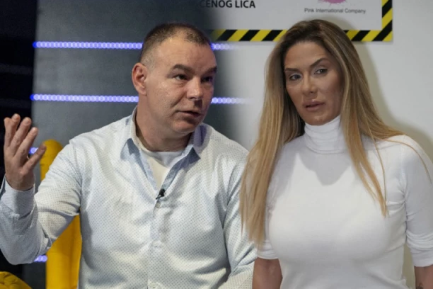 ANINI FANOVI MOLILI ACU BULIĆA DA JE PUSTI IZ KUĆE: Isplivale nove prepiske, Ćurčićeva delila INSTRUKCIJE! (GALERIJA)