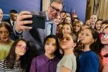 OVO JE VAŠA ZEMLJA I UVEK ĆE VAS DOČEKIVATI RAŠIRENIH RUKU! Predsednik Vučić ugostio srpsku decu iz regiona (VIDEO)