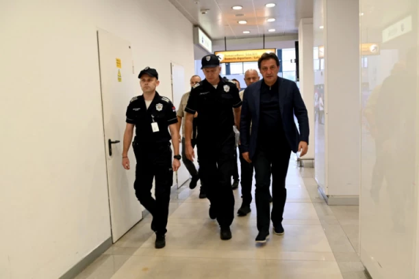 MINISTAR GAŠIĆ OBIŠAO BEOGRADSKI AERODROM ''NIKOLA TESLA'': Radi se na smanjenu gužve na kontrolnim punktovima