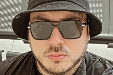 OPTUŽIVALI SU GA DA JE NJEGOV POLTRON: Car podelio svoj SLOM iz "Zadruge 6", pa se obratio OVOM takmičaru!