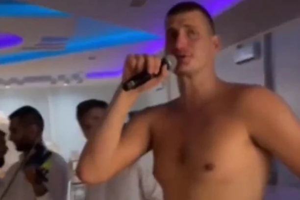 NEKO SE BORI ZA GRB SRBIJE, A NEKO SA ČAŠOM: OVAKO Nikola Jokić LUMPUJE celo leto!