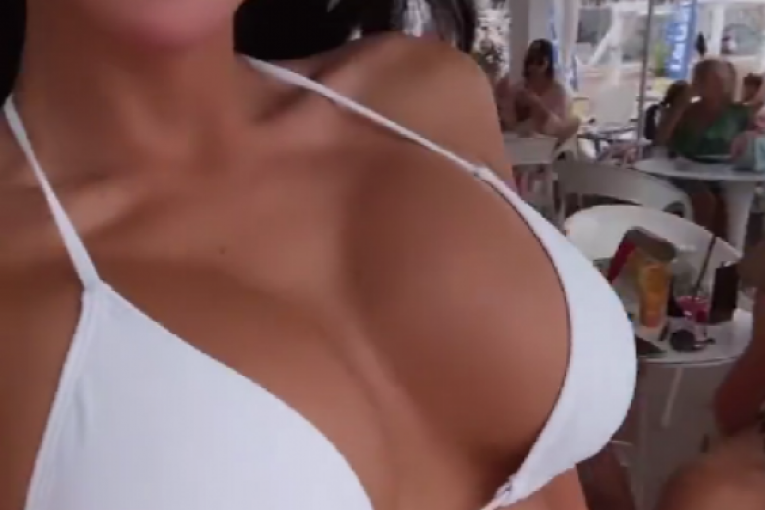 Maja uvija uz Nućijev hit