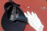 NAPADAČ SA VOŽDOVCA UHAPŠEN SA PIŠTOLJEM U RUCI: Filmska akcija - policija kod njega pronašla zarđalo oružje! (FOTO)
